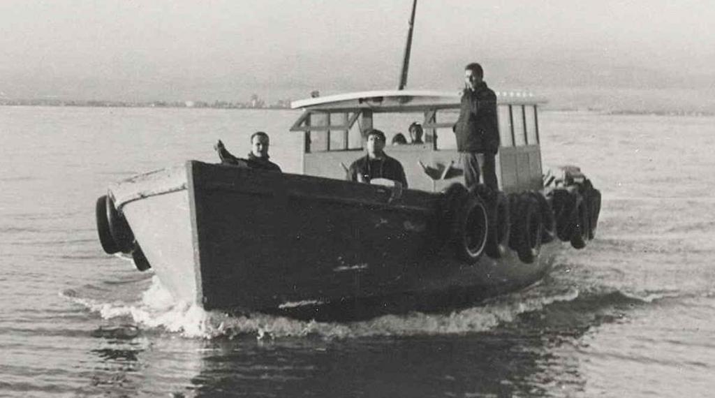 1960 – Pruebas de mar de la primera lancha Consulmar en el puerto de Castellón.
